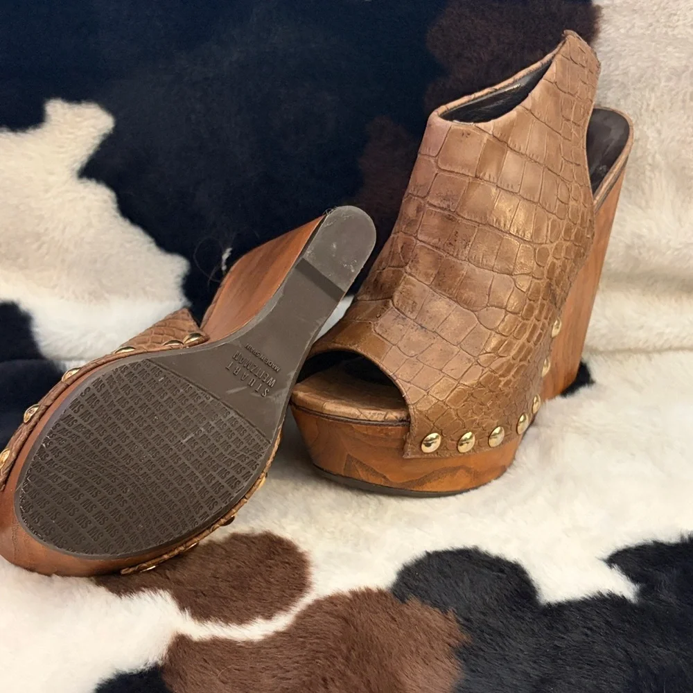 Stuart Weitzman Brown Croc-Embossed Leather Wedge Sandals - Picture 3 of 5